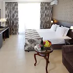 & Diamant ساني بيتش
